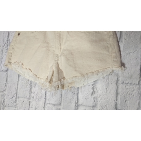 American Eagle Frayed Hem Denim Short - Picture 3 of 5